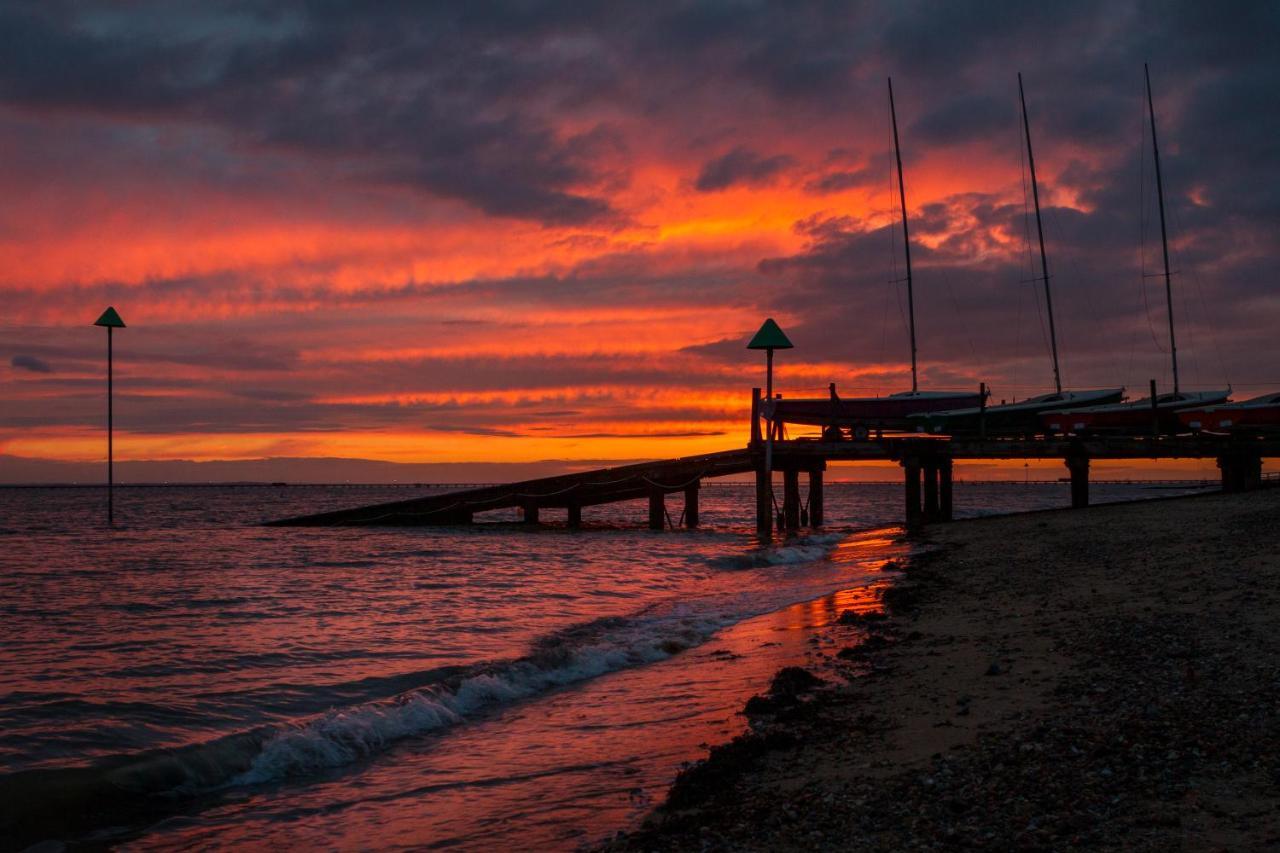 Roslin Beach Hotel Southend-on-Sea Bagian luar foto