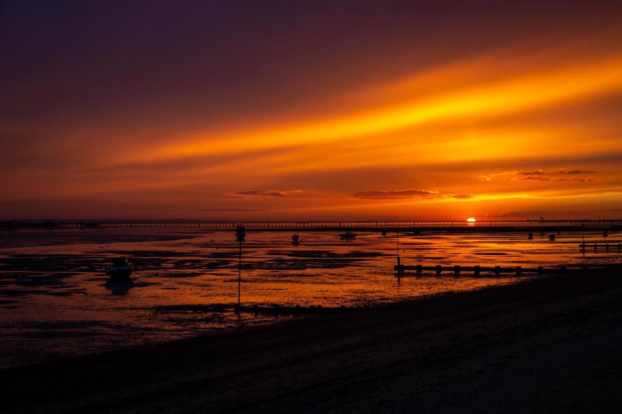 Roslin Beach Hotel Southend-on-Sea Bagian luar foto